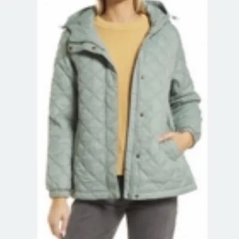 Madewell Airpuff Quilted Packable Puffer Jacket in a sage green color